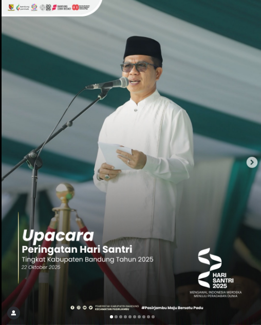 upacara-peringatan-hari-santri-tahun-2025-yang-bertempat-di-lapangan-upakarti-kabupaten-bandung