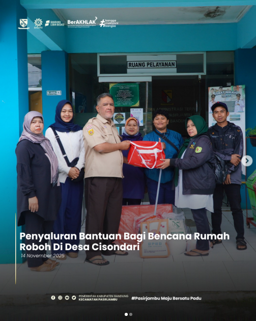 penyaluran-bantuan-bagi-bencana-rumah-roboh-di-desa-cisondari